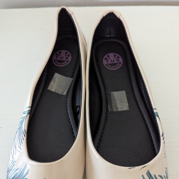 TUK Cream Flats with Peacock Design - Picture 3 of 4
